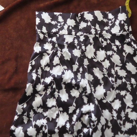 Never A Wallflower Women's shadow floral blk/white Flare Pants Size XS NWT $264 - Picture 4 of 6